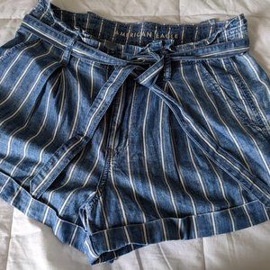Woman's American Eagle Size 10 shorts